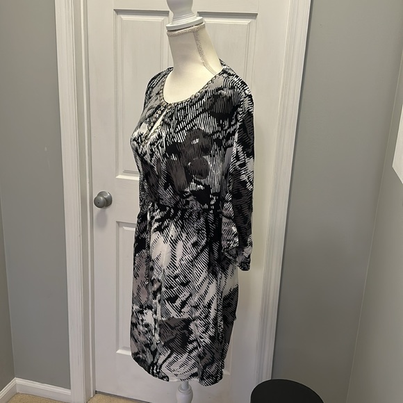 RED TAG Woman Black & White Tunic with beaded trim size 12 in UK or 10 in US - Picture 3 of 7